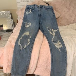 Medium Wash Ripped Jeans 25